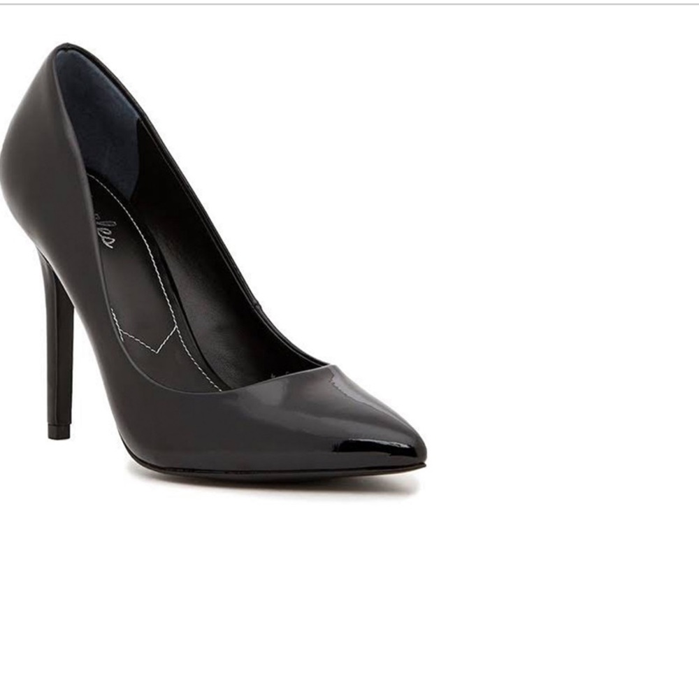 CHARLES By CHARLES DAVID Palma Pumps